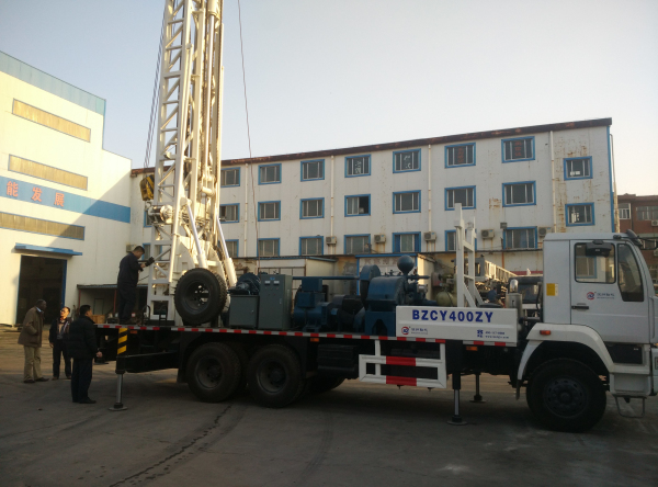 塞內(nèi)加爾外商Mr.Ding先生來(lái)我廠考察訂購(gòu)BZCY400ZY車(chē)載式水井鉆機(jī)