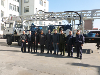 尼日利亞、塞內(nèi)加爾、新疆克拉瑪依客戶來我廠訂購鉆機(jī)